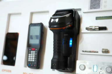 海康機(jī)器人憑工業(yè)相機(jī)、視覺(jué)矩陣、讀碼器控制器閃耀 VisionChina2025